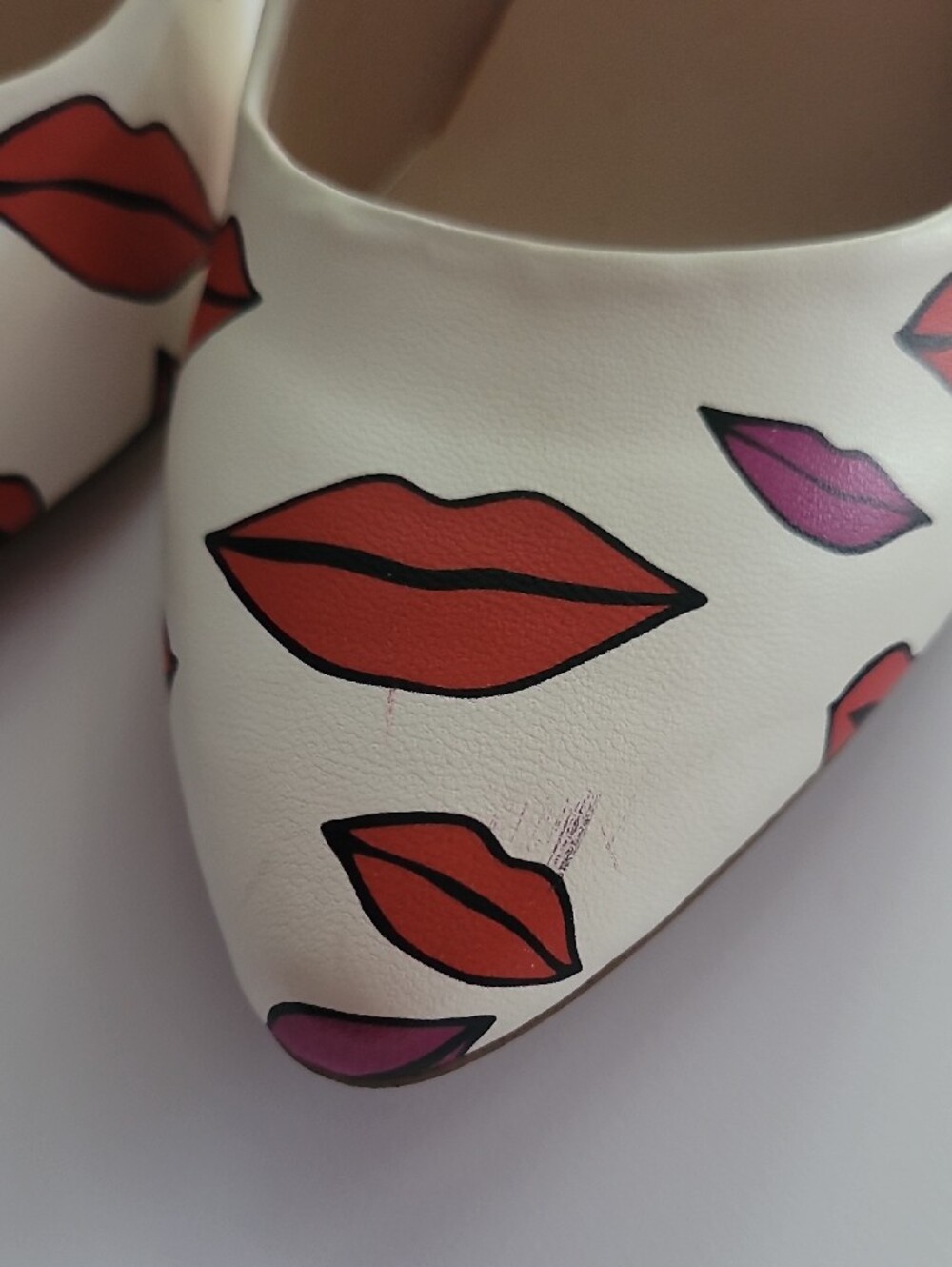 INC International Concepts White with Red Lip Print Heel Shoes 8.5 - Picture 4 of 14